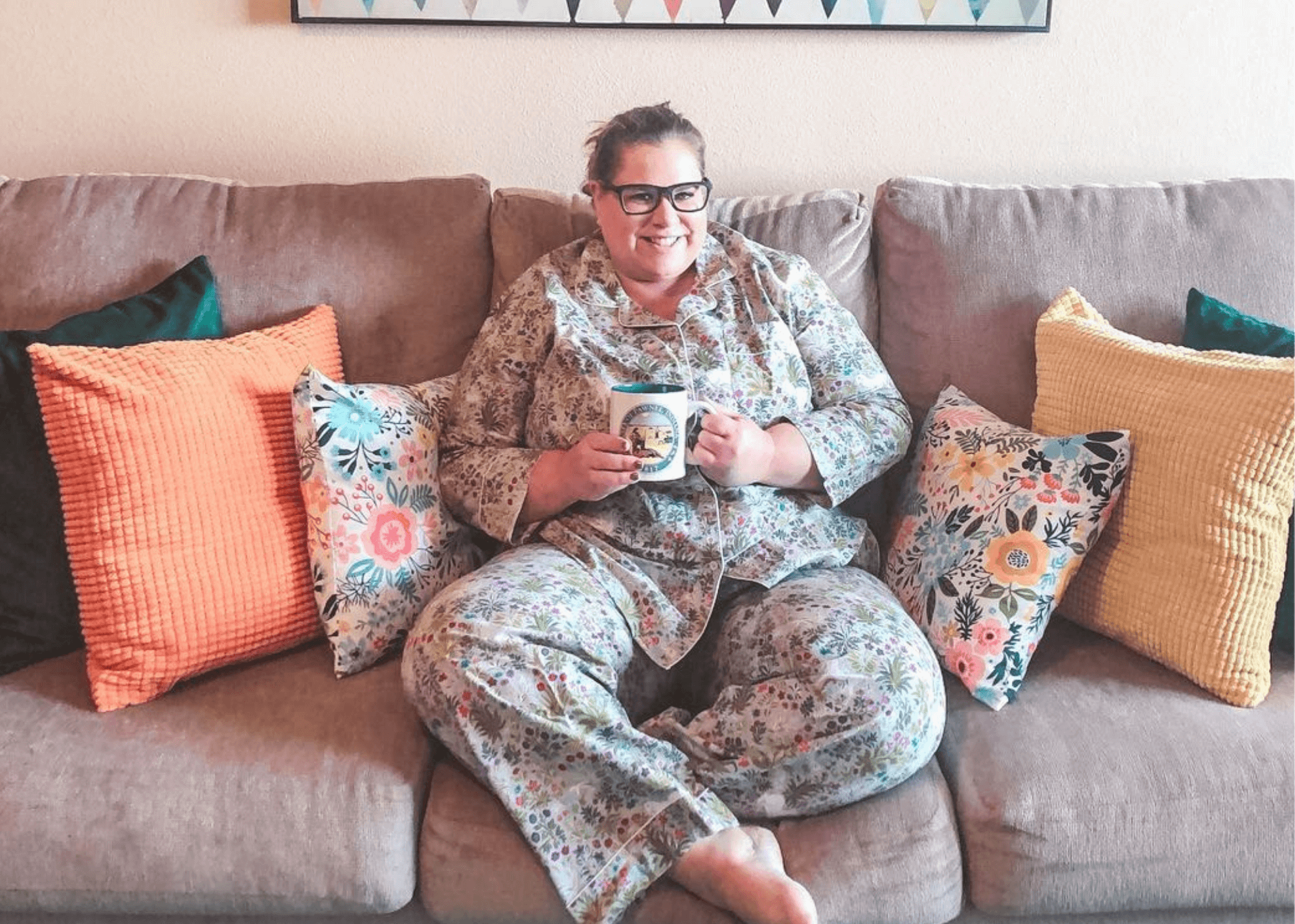 Our Favorite Body Positive Bloggers ; Sandae wears the <u><a href="https://printfresh.mom/collections/unicorn-garden" target="_blank">Unicorn's Garden Long Sleep Set in Silver</a></u>